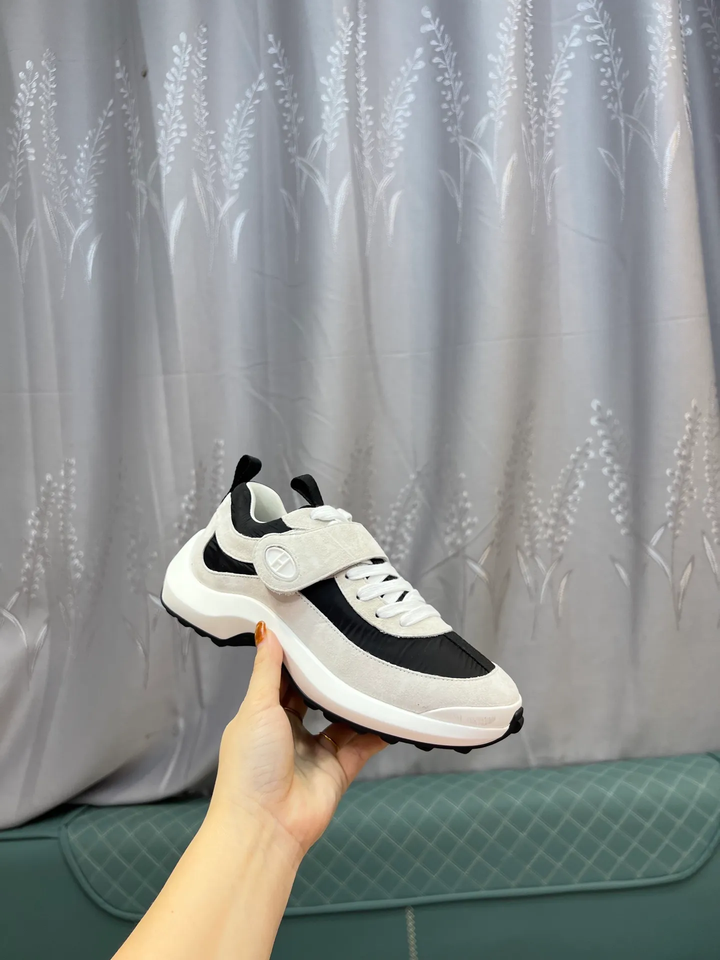 Men's shoes 💰600 Actual photos 🎬 [Hermès] Couple style, official website synchronization Counter quality French Paris catwalk style Simple and classic Imported original fabric Original 1:1 outsole! The highest version on the market! Size: Female 35-41. Male 39-45 (female 41, male 45 customized)
